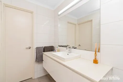 Property photo of 37 Merinda Crescent Kooringal NSW 2650