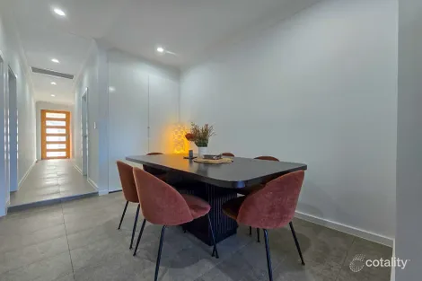 Property photo of 2/7A Fieldhouse Circuit Campbelltown NSW 2560