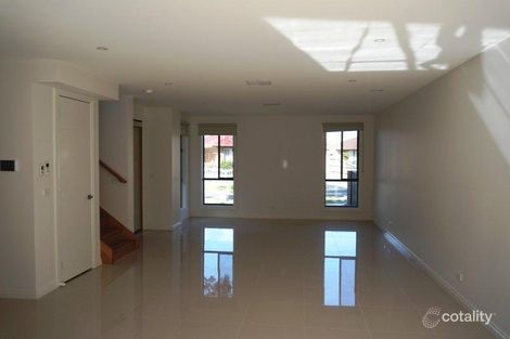Property photo of 1 Gumtree Close St Albans VIC 3021