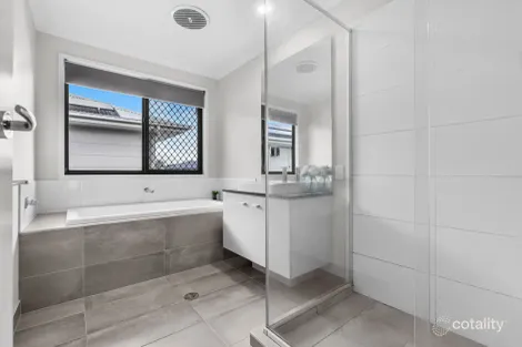 Property photo of 27 Majestic Crescent Hemmant QLD 4174