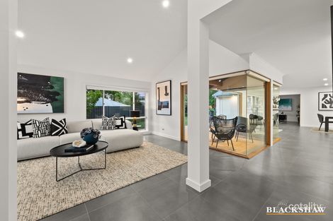 Property photo of 6 Beech Place Jerrabomberra NSW 2619
