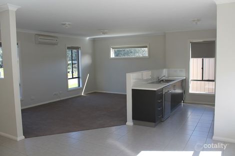 Property photo of 17 Creek View End Wangaratta VIC 3677