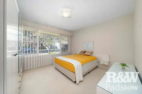 Property photo of 6 Bradley Crescent Wiley Park NSW 2195