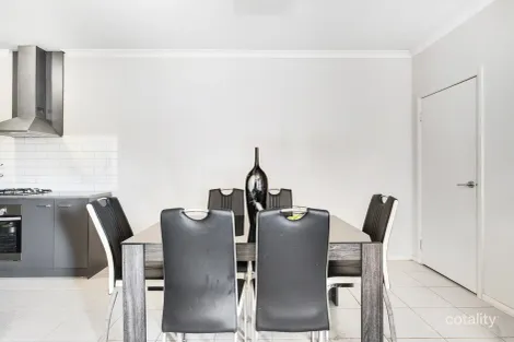 Property photo of 13 Fox Walk Truganina VIC 3029