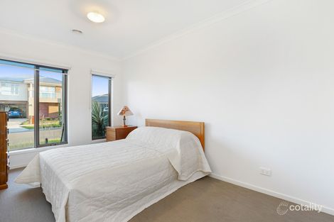 Property photo of 15 Greenrange Vista Roxburgh Park VIC 3064