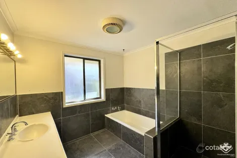 Property photo of 152 Heeb Street Benowa QLD 4217