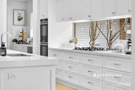 Property photo of 30 Oakview Boulevard Narre Warren North VIC 3804