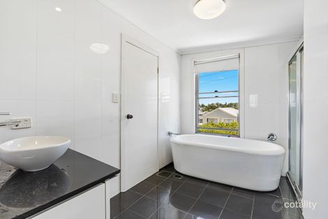 Property photo of 3 Fourth Avenue Labrador QLD 4215