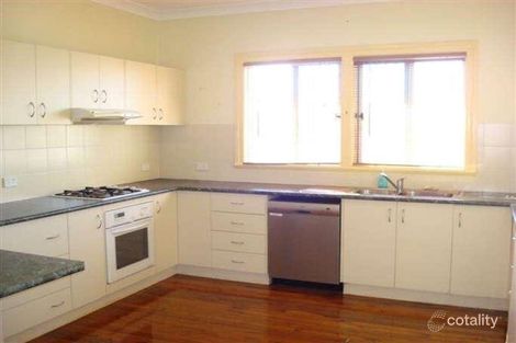 Property photo of 11 Roseneath Parade Wynnum West QLD 4178
