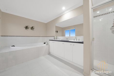 Property photo of 21 Daintree Grove Narre Warren VIC 3805