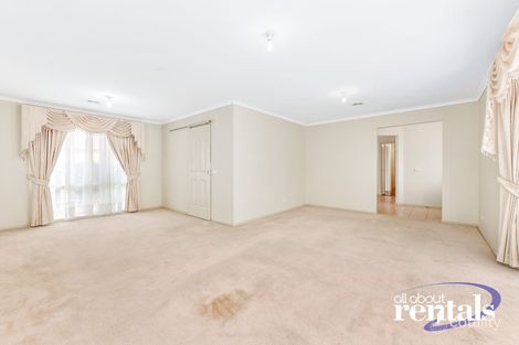 Property photo of 10 Gillian Place Pakenham VIC 3810