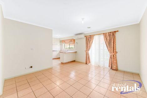 Property photo of 10 Gillian Place Pakenham VIC 3810