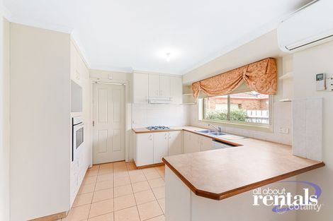 Property photo of 10 Gillian Place Pakenham VIC 3810