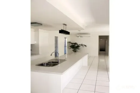 Property photo of 19/21 Andersson Court Highfields QLD 4352