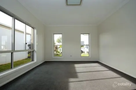 Property photo of 19/21 Andersson Court Highfields QLD 4352