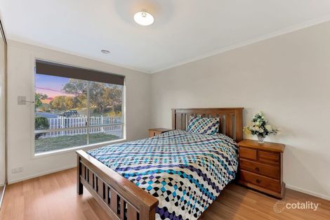 Property photo of 19 Caulfield Crescent Roxburgh Park VIC 3064