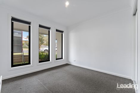 Property photo of 2/14 Outlook Way Sunbury VIC 3429