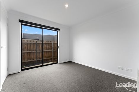 Property photo of 2/14 Outlook Way Sunbury VIC 3429