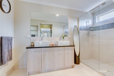 Property photo of 19 Light Close Darley VIC 3340