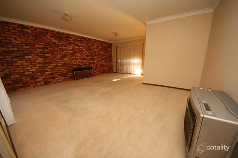 Property photo of 4 Oak Court Horsham VIC 3400