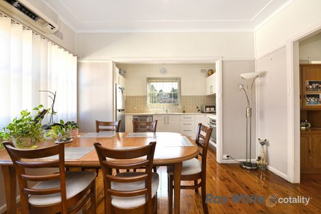 Property photo of 8 Forshaw Avenue Peakhurst NSW 2210