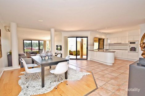 106/125 Santa Cruz Bvd, Clear Island Waters, QLD 4226