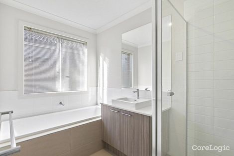 Property photo of 10 Fistral Street Armstrong Creek VIC 3217