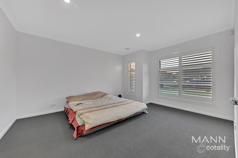 Property photo of 9 Naracoorte Avenue Wollert VIC 3750