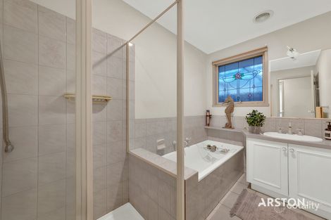 Property photo of 24 Dewsbury Court Narre Warren South VIC 3805