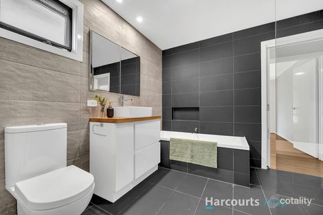 Property photo of 17 Heatherlea Crescent Narre Warren VIC 3805