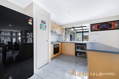 Property photo of 18 Bateman Grove Hampton Park VIC 3976