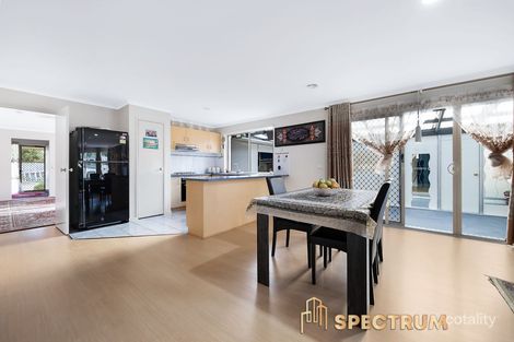 Property photo of 18 Bateman Grove Hampton Park VIC 3976