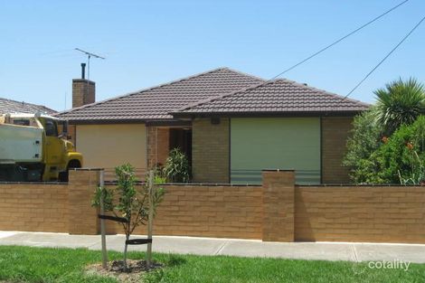 18 Baynton Ave, Sunshine North, VIC 3020