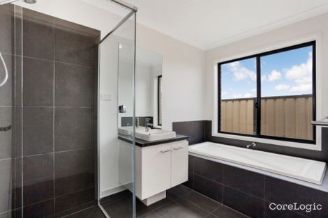 Property photo of 10 Overland Drive Kilmore VIC 3764