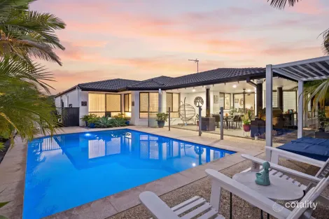 9 Feathertop Cres, Pacific Pines, QLD 4211