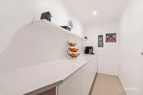 Property photo of 9 Feathertop Crescent Pacific Pines QLD 4211