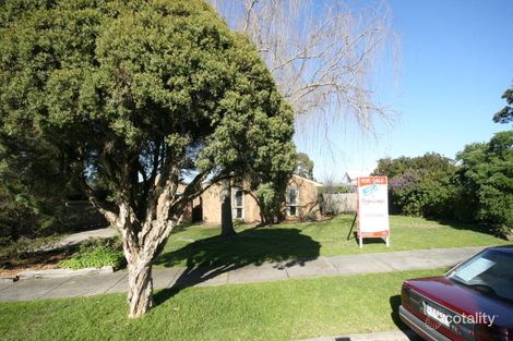 17 Mulduri Cres, Croydon South, VIC 3136