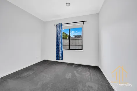Property photo of 8 Remus Circuit Cranbourne West VIC 3977