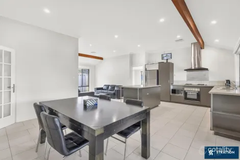 15 Daly Cir, Langford, WA 6147