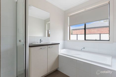 Property photo of 11 Garnet Court Kangaroo Flat VIC 3555