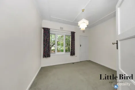 Property photo of 31 Arthur Circle Griffith ACT 2603