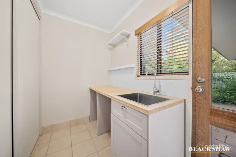 Property photo of 4/15 Ironbark Circuit Jerrabomberra NSW 2619