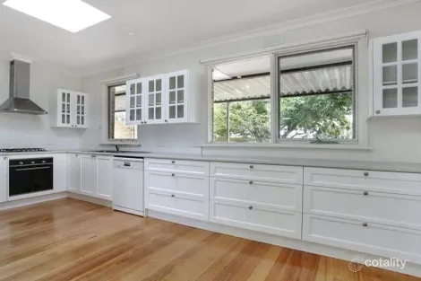 7 Coonara Ave, Seaford, VIC 3198