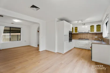 Property photo of 4 Damte Place St Albans VIC 3021