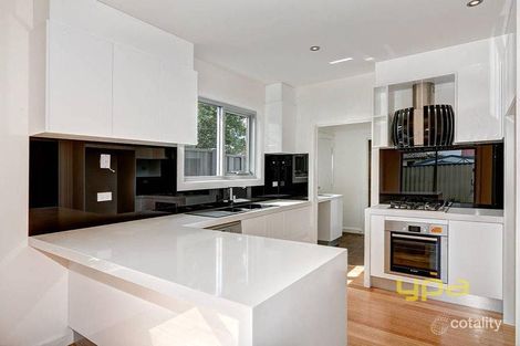 Property photo of 2/53 Errington Road St Albans VIC 3021