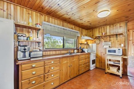 Property photo of 11 Cams Boulevard Summerland Point NSW 2259