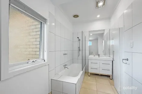 Property photo of 246 Princes Way Drouin VIC 3818