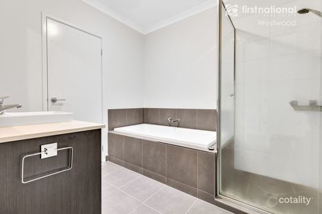 Property photo of 7 Locust Circuit Tarneit VIC 3029