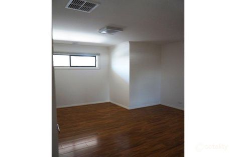 Property photo of 1 Gumtree Close St Albans VIC 3021