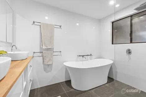 Property photo of 44 Cominan Avenue Banora Point NSW 2486